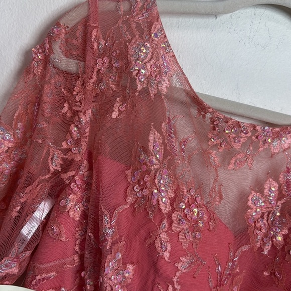(T4)Serena London chiffon dress in coral with beaded lace and sequin embroide 14 - Picture 7 of 14